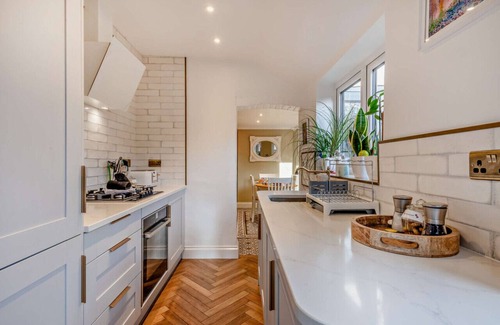 North Walsham House | Wisteria Cottage - Two Bedroom House, Sleeps 4