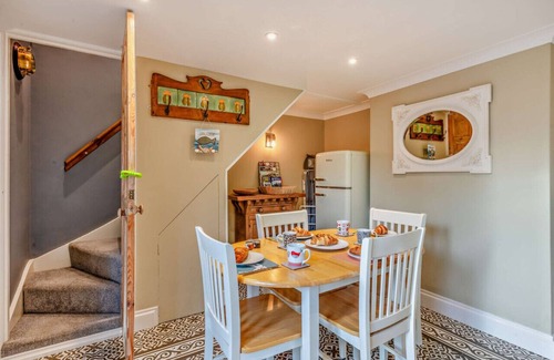 North Walsham House | Wisteria Cottage - Two Bedroom House, Sleeps 4