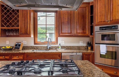 Belmont - Hillsboro House | Wisteria: Prime Location in 12South | Walkable