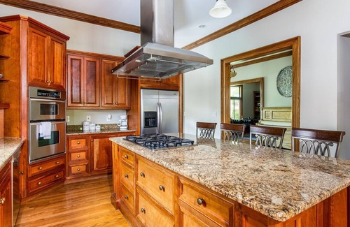 Belmont - Hillsboro House | Wisteria: Prime Location in 12South | Walkable