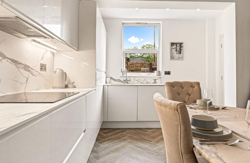 Runnymede House | Wisteria Way in Virginia Water