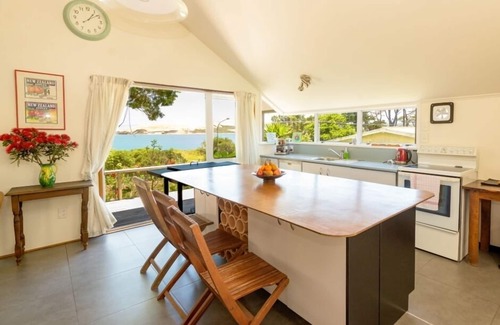 Omapere House | WISTFUL ON WAIANGA. GOLDEN HOKIANGA SANDS. SUN DRENCHED BEACHFRONT HOLIDAYS.