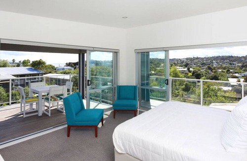 Oneroa House | With a bonus late check-out of 11am