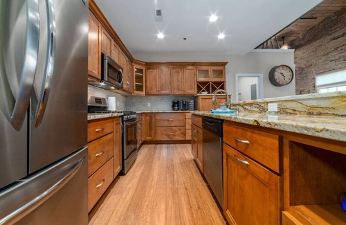 Lexington Apartment | WLU & VMI’s Urban Retreat with Private Parking