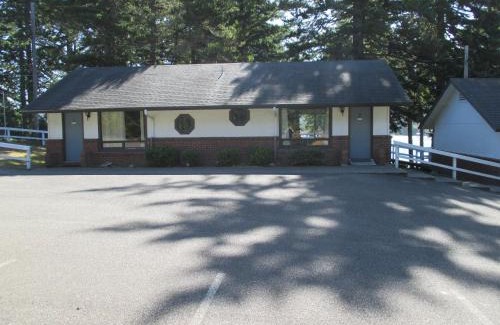 Dunes City Resort | Woahink Lake Suites