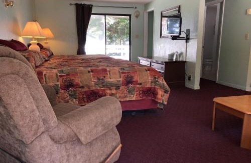 Dunes City Resort | Woahink Lake Suites