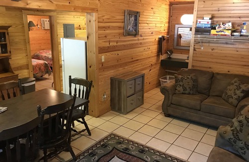 Pittsburg Cabin | Wolf Den Cabin of Pomme de Terre