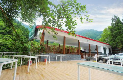 Wenchuan Hotel | Wolong Tongfu Tingtao B&B, China Great Beauty Bear Store