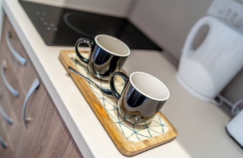Wolverhampton Apartment | Wolverhampton Wanderers Charming 1BR Apt- Cozy Retreat with Parking