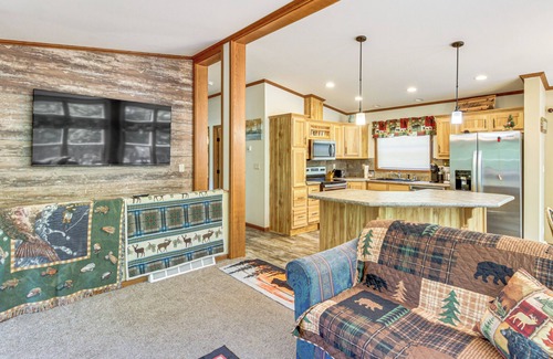 Hackensack Cabin | 'Woman Lake Chain Retreat' w/Deck & Dock!