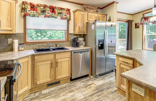 Hackensack Cabin | 'Woman Lake Chain Retreat' w/Deck & Dock!