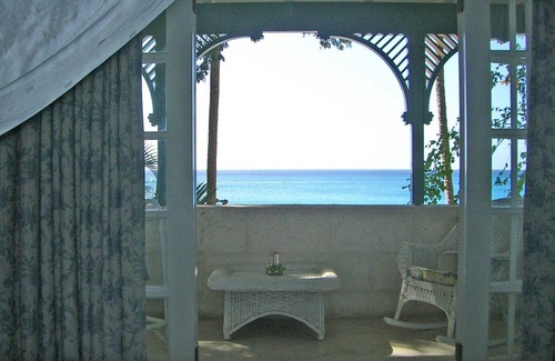 Gibbs Bay Villa | Wonderful 4 Bedroom villa - Gibbs Beach - Great rates offered
