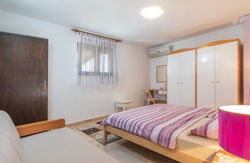 Fuskulin Apartment | Wonderful apartment for 4 people with communal pool and garden