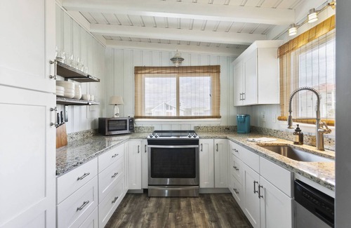 Long Beach House | Wonderful Beach Front Dog Friendly Classic Beach Home, Direct beach access.