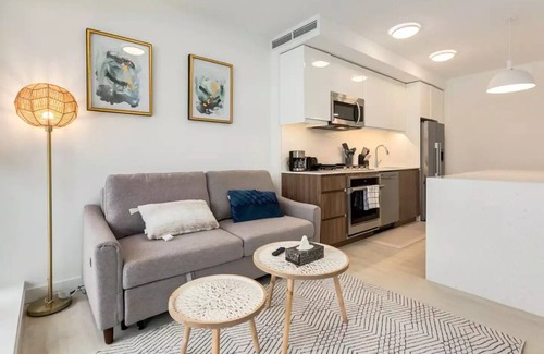 Sunnyside Apartment | *Wonderful* City View Condo in Trendy Kensington