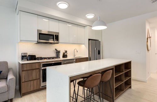 Sunnyside Apartment | *Wonderful* City View Condo in Trendy Kensington