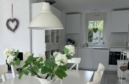 Sint Maarten House | Wonderful holiday home with fireplace, garden, WiFi & new kitchen