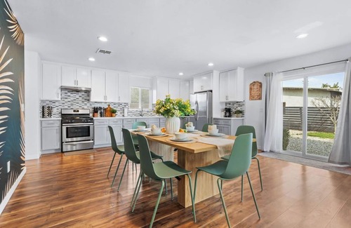 Los Angeles House | Wonderful Home near DTLA/Crypto Arena/Universal Studio