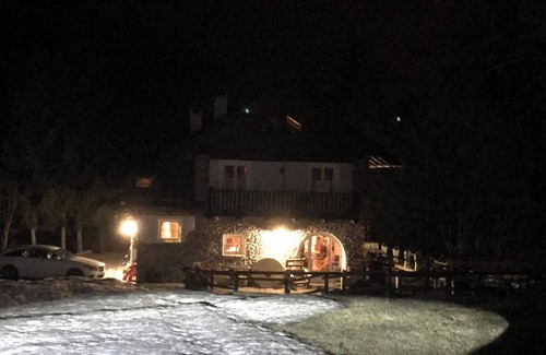 Cesana Torinese Cabin | Wonderful large Chalet surrounded by greenery 10 min from the village. Wifi and comfort.