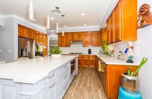 Roseville House | Wonderful Large Home very close to attractions! Newly painted exterior