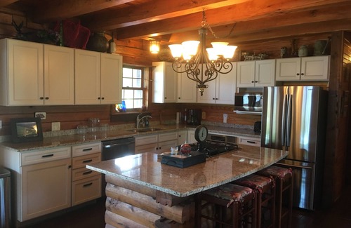 Glencoe House | Wonderful Oak Log Home on the Mississippi River