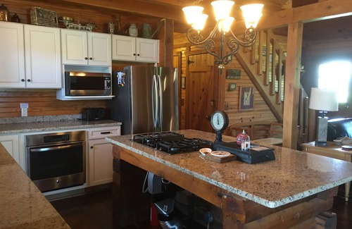 Glencoe House | Wonderful Oak Log Home on the Mississippi River