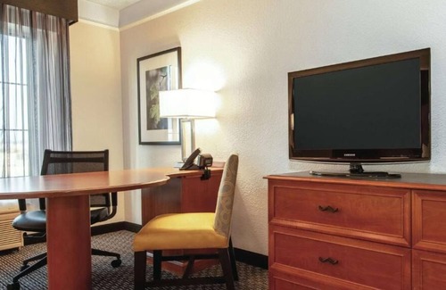 Guasti House | Wonderful Place To Stay! 2 Spacious Units Near iFLY Indoor Skydiving!
