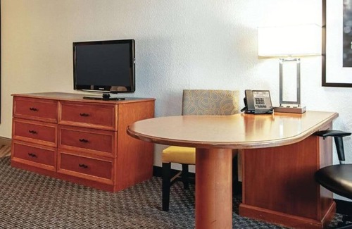 Guasti House | Wonderful Place To Stay! 2 Spacious Units Near iFLY Indoor Skydiving!