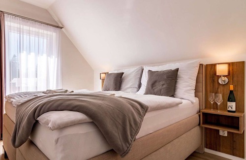 Frymburk House | Wonderful private villa for 8 guests with hot tub, WIFI, TV, terrace and parking