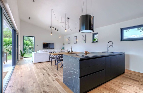 Mali Vareski House | Wonderful private villa for 6 guests with A/C, private pool, hot tub, WIFI, TV and terrace