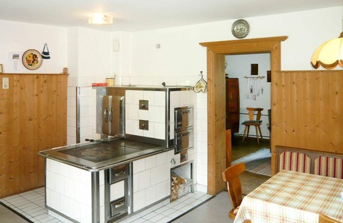 Niederoeblarn House | Wonderful private villa for 10 guests with TV, patio and pets allowed