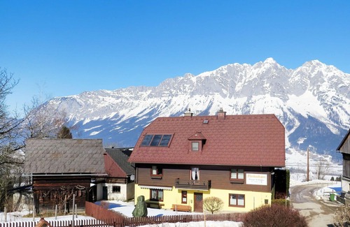Niederoeblarn House | Wonderful private villa for 10 guests with TV, patio and pets allowed