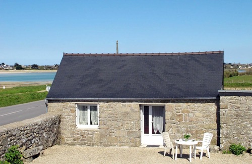 Plounevez-Lochrist House | Wonderful private villa for 2 guests with pets allowed