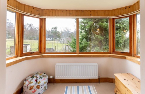 Grantown-on-Spey House | Wonderful private villa for 6 guests with WIFI, TV, patio, pets allowed and parking
