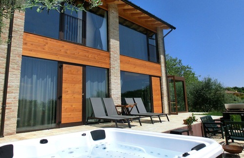 Venegazzu Villa | Wonderful private villa with private pool, sauna, A/C, hot tub, WIFI, TV and pets allowed