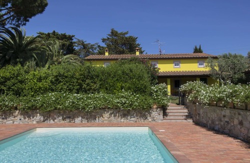 San Vincenzo House | Wonderful private villa with WIFI, A/C, private pool, TV, patio, pets allowed and parking
