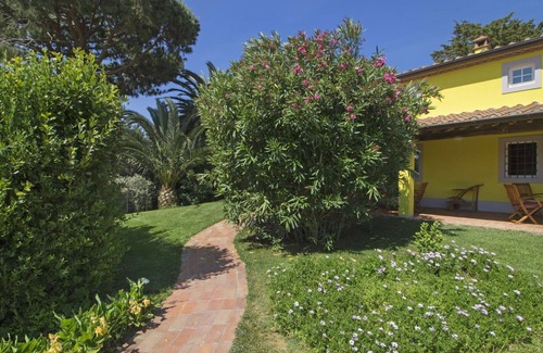 San Vincenzo House | Wonderful private villa with WIFI, A/C, private pool, TV, patio, pets allowed and parking
