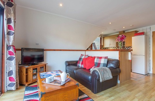 South Laggan House | Wonderful private villa with WIFI, hot tub, TV, terrace, pets allowed and panoramic view