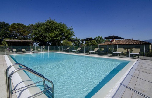 Terranuova Bracciolini Villa | Wonderful private villa with A/C, hot tub, WIFI, private pool, TV, pets allowed and panoramic view