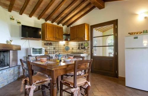 Riparbella House | Wonderful private villa for 5 people with TV, patio, pets allowed and parking