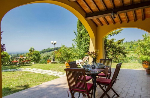 Riparbella House | Wonderful private villa for 5 people with TV, patio, pets allowed and parking