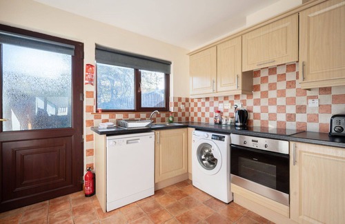 Drumnadrochit House | Wonderful private villa for 6 people with WIFI, TV and patio