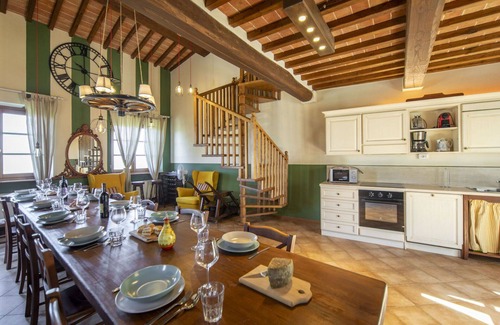 Lucignano House | Wonderful private villa for 10 guests with hot tub, WIFI, A/C, private pool, TV, terrace and par.