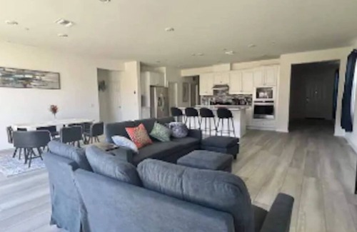 Riverside House | Wonderful Private View 4-Bdr Upgraded Home UCR NOS