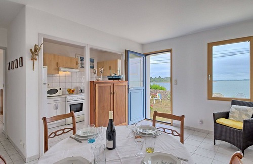 Asserac House | Wonderful private villa for 4 guests with WIFI, TV, patio and pets allowed