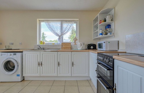 Balnain House | Wonderful private villa for 4 people with TV, patio, pets allowed and panoramic view