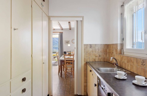 Gordola House | Wonderful private villa for 4 guests with WIFI, TV, balcony, pets allowed and panoramic view