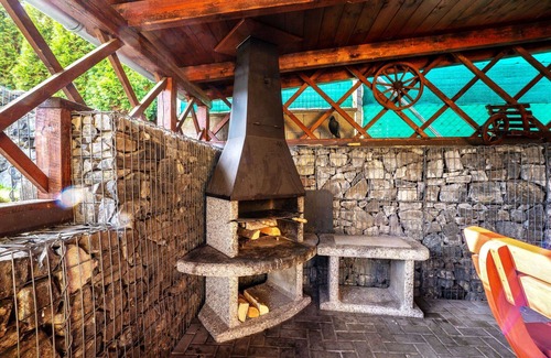 Jilove House | Wonderful private villa for 18 guests with WIFI, private pool, hot tub, TV, patio and parking
