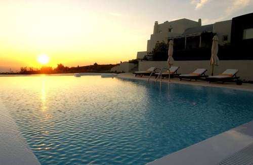 Akrotiri Villa | Wonderful Santorini Villa | 5 En-Suite Bedrooms | Villa Elysium | Heated Pool &.