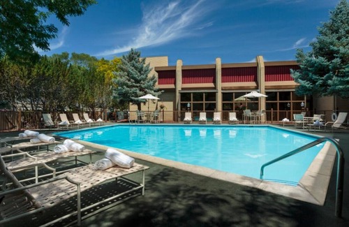 Elko Hotel | Wonderful Stay! Outdoor Pool, Parking, Pets Allowed, Close to Main City Park!